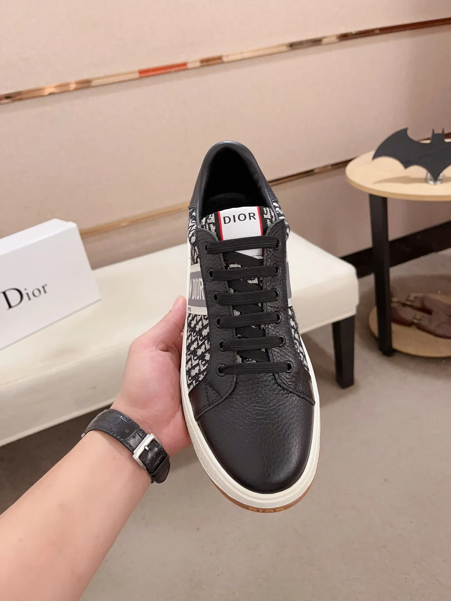 Factory price: 420💰[Dior·Dior] New casual sports style men's shoes, new spring and summer design, perfect workmanship, lace-up lazy style to create wardrobe quality, upper: imported first-layer cowhide, sheepskin lining is soft and comfortable, ultra-light TPU wear-resistant outsole, simple, versatile fashion men's shoes, excellent color code number 38--44. (Can be customized for 45 non-refundable)